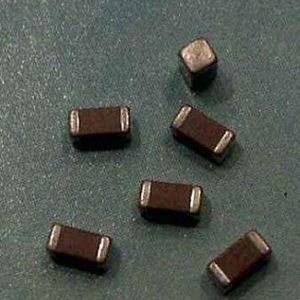 高壓貼片電容的介質會影響電容的性能嗎？